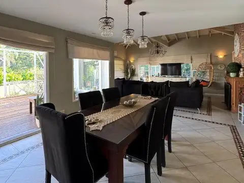 Casa 4 ambientes con 4 baños