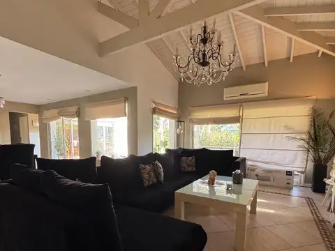 Casa en Venta en Campos De Álvarez, USD 430.000