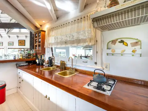 Casa 6 ambientes con 4 baños