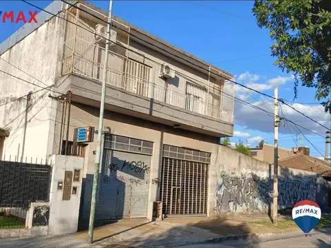 VENTA CASA CON COCHERA LOCAL Y GALPON, PADUA MERLO