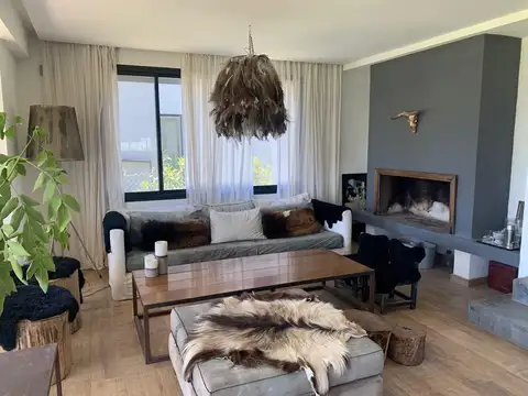 Casa 6 ambientes con 3 baños