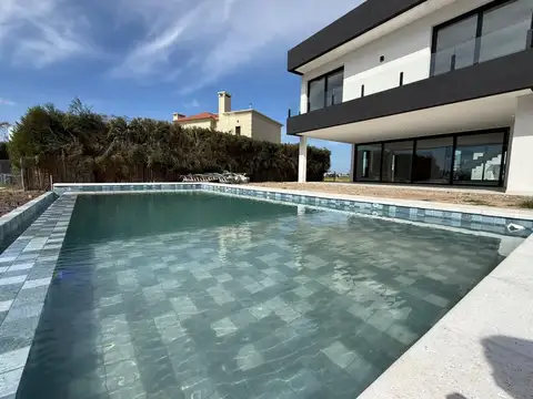 Casa 5 ambientes con 6 baños