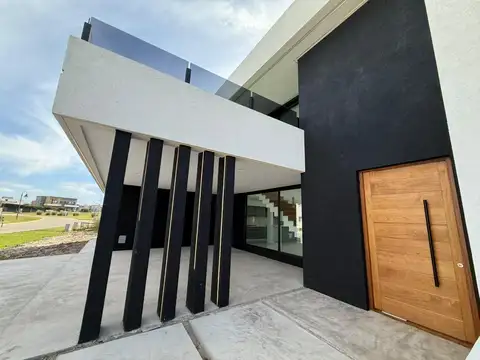 Casa en Venta al Oeste