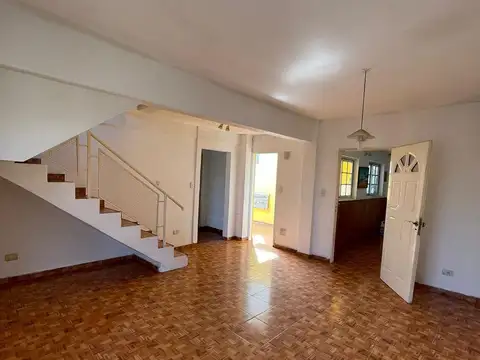 Depto Tipo Casa en Alquiler de 4 ambientes