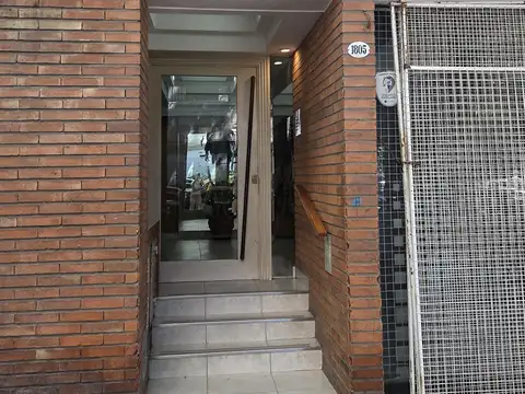 DEPARTAMENTO DE TRES AMBIENTES AL FRENTE CON DOS BALCONES MUY LUMINOSO 