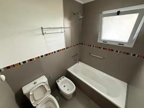 Departamento de 2 ambientes con cochera en Bernal Centro