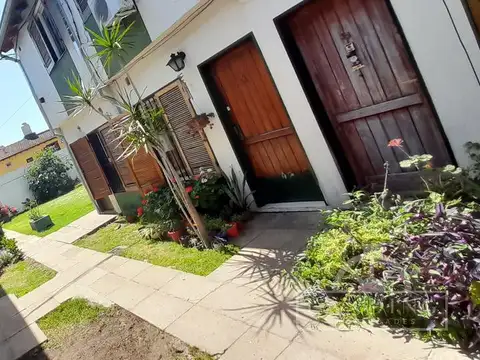 Depto Tipo Casa 2 ambientes con 1 baño