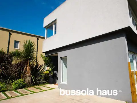 Casa en Venta con 2 cocheras