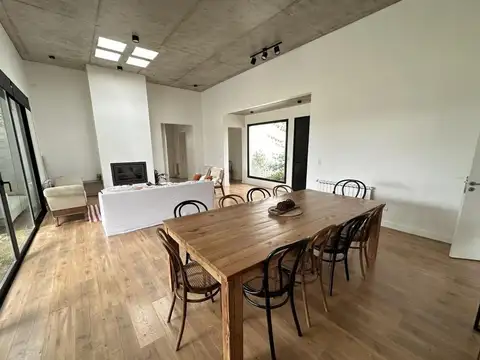 Casa en Alquiler Temporal con 1 cochera