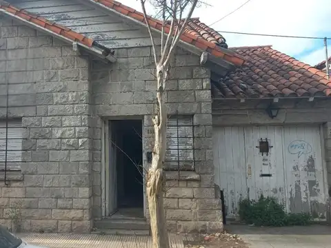 LOTE CON CASA A  DEMOLER. ZONIFICACION C3. CHAUVIN