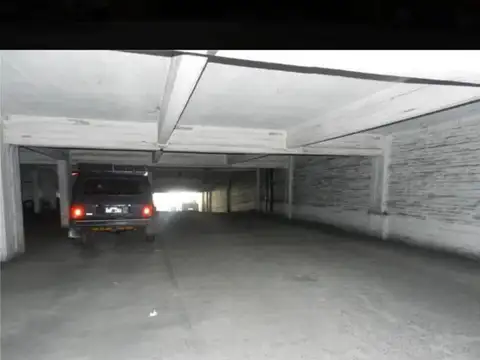 VENTA COCHERA ZONA CENTRO RIOJA Y BUENOS AIRES