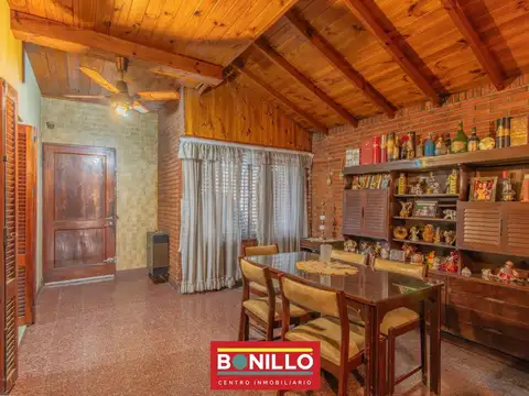 Casa 4 ambientes con 2 baños