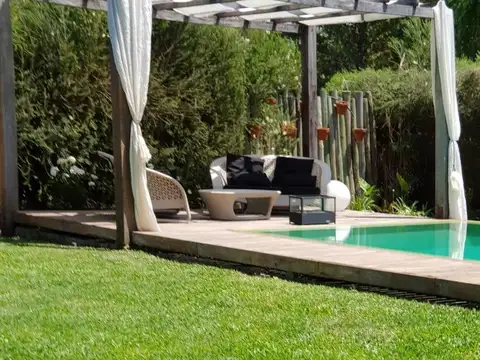 EN ALQUILER CASA EN LOS CASTORES