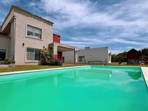 VENTA Casa 5 Ambientes Tierra del Mar con Piscina