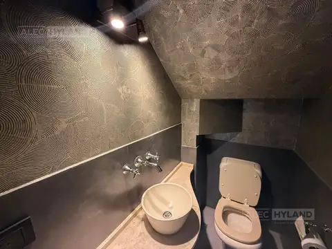 Casa en Alquiler con 3 cocheras