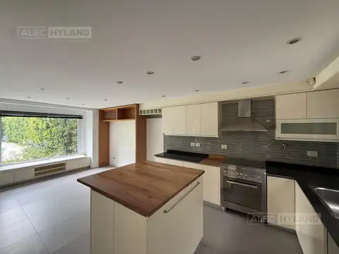 Casa 6 ambientes con 3 baños