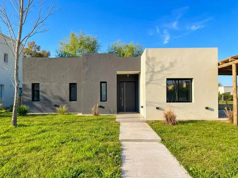 Casa en venta de 5 ambientes en el barrio Santa Emilia, Pilar Del Este, GBA Norte