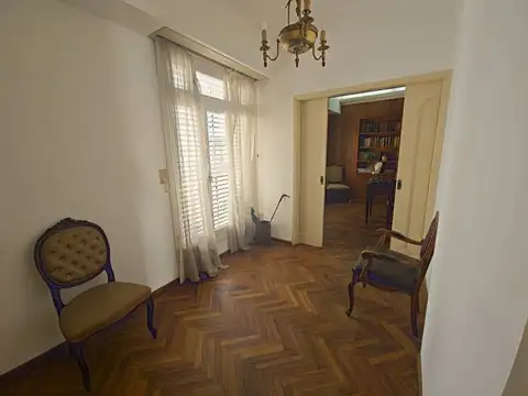 Casa 5 ambientes con 4 baños