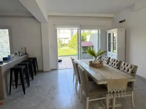 Casa en Alquiler en Bella Vista, USD 1.800