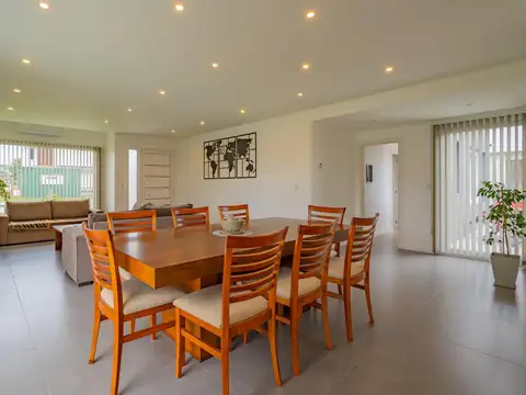 Barrio Tierras del Mar, casa 4 ambientes