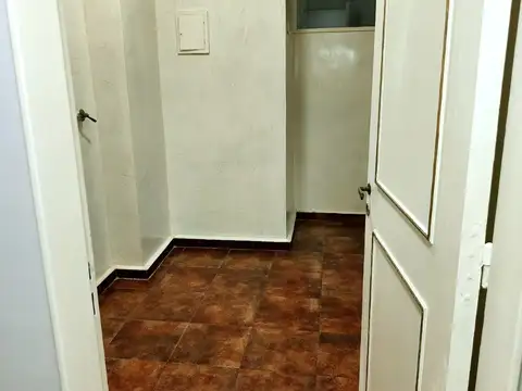 DEPARTAMENTO DE 3 AMBIENTES (90 M2) AL FRENTE. PIAGGIO 37 AVELLANEDA CENTRO