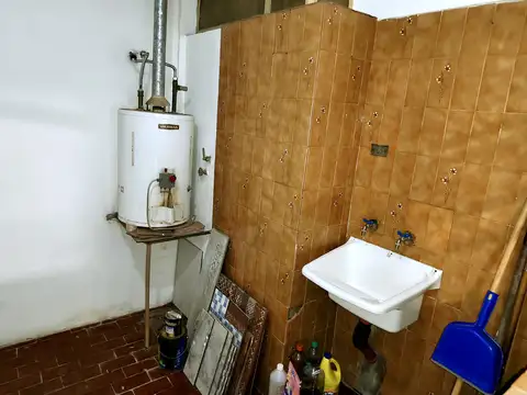 DEPARTAMENTO DE 3 AMBIENTES (90 M2) AL FRENTE. PIAGGIO 37 AVELLANEDA CENTRO