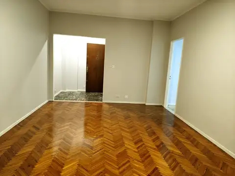 MONSEÑOR PIAGGIO 100, Piso 1