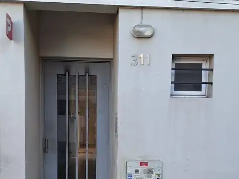 DEPARTAMENTO MONOAMBIENTE EN 1ER PISO AL FRENTE - LA PLATA