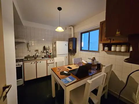 Peron 138 , Piso 3