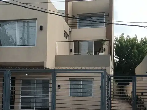 VENTA PH 2 AMBIENTES BALCON CASTELAR