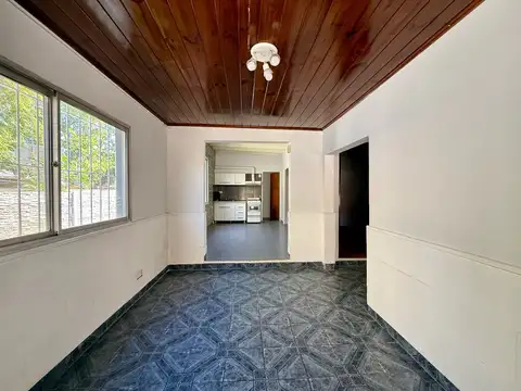 Casa 4 ambientes con 1 baño