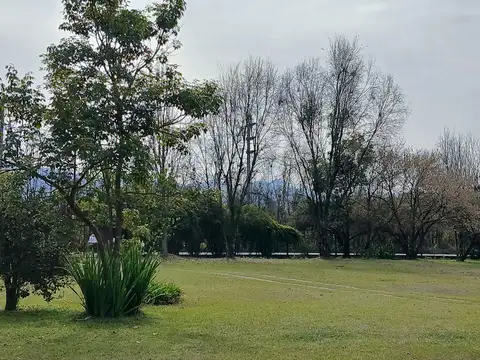 Casa sobre R51 entre La Silleta y Campo Quijano Gran terreno