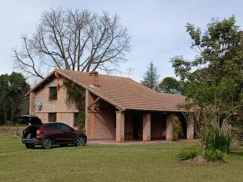 casa muy confortable con hermoso parque