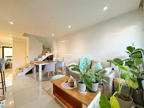 Depto Tipo Casa 3 ambientes con 2 baños