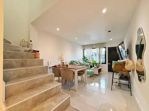Depto Tipo Casa en Venta de 3 ambientes
