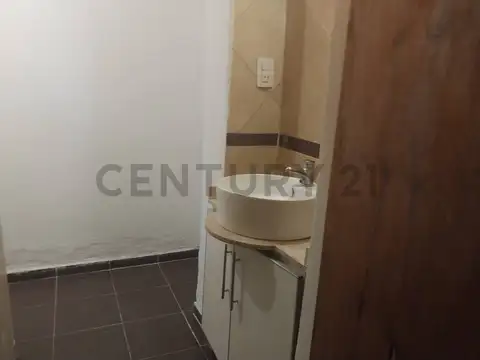 Casa en Alquiler con 2 cocheras