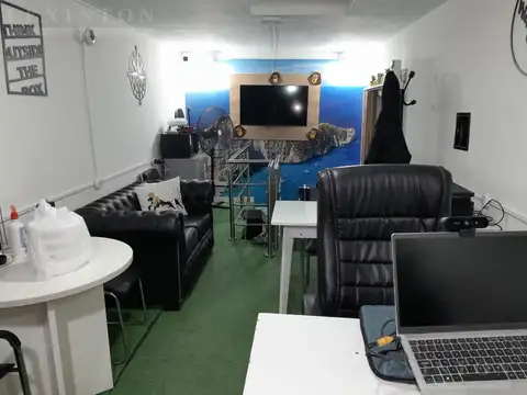 LOCAL EN PUERTA DE GALERIA SOBRE PEATONAL FLORIDA