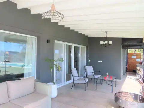 Casa 5 ambientes con 3 baños