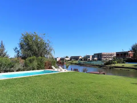 HERMOSA CASA EN  VENTA EN EL CANTON GOLF A LAGUNA