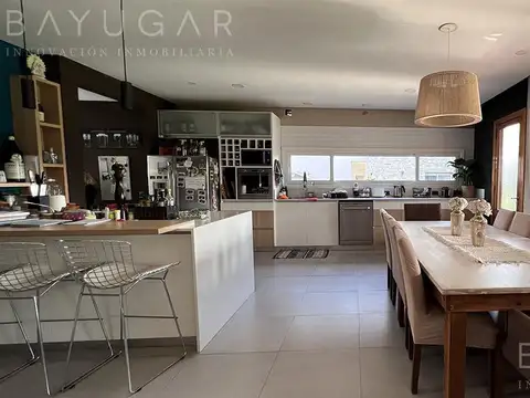 Exclusiva Casa en Barrio Sausalito, Pilar – Luminosa y con Amplias Comodidades