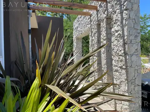 Exclusiva Casa en Barrio Sausalito, Pilar – Luminosa y con Amplias Comodidades