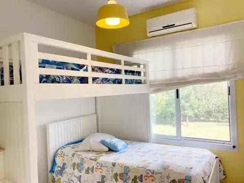 Casa en Alquiler con 1 cochera