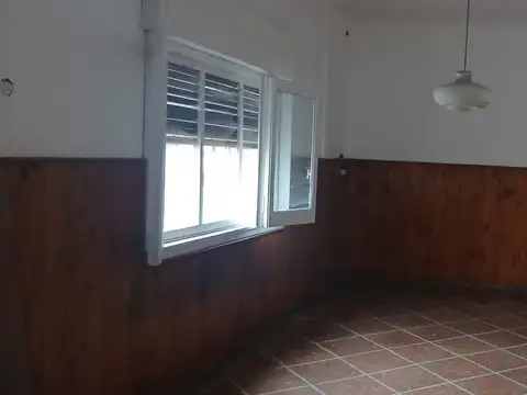 Casa 2 ambientes con 1 baño
