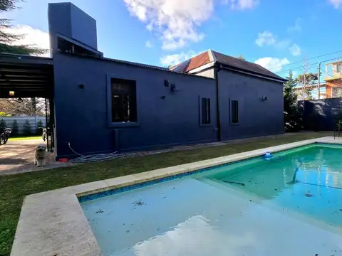 Casa en Venta con 2 cocheras