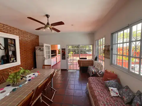 Hermosisima Casa - Terraza - Quincho - Parrilla - Caballito!