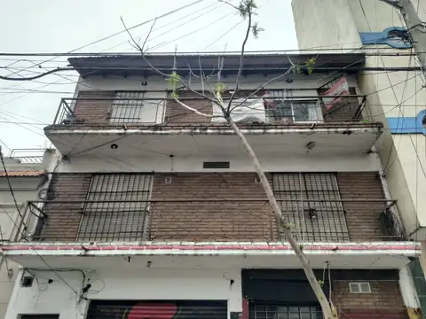 Departamento monoambiente. Cercano Estación Morón.