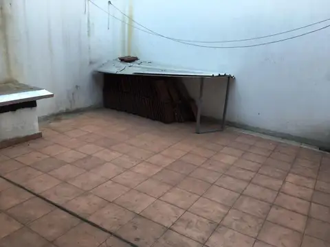Departamento monoambiente. Cercano Estación Morón.