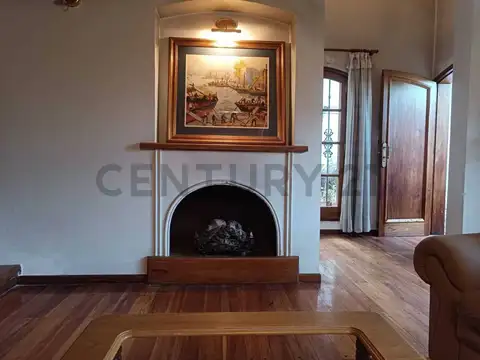 Casa 5 ambientes con 4 baños