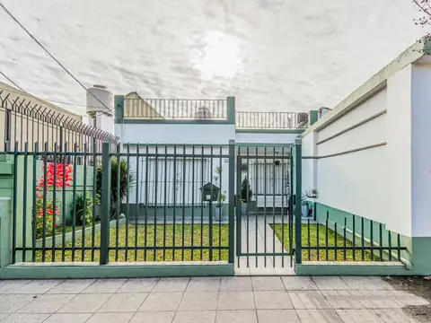 VENTA CASA DE 4 AMBIENTES VILLA ADELINA