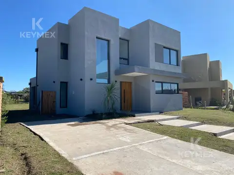 Casa venta - Santa Elena - Pilar del Este - Zelaya